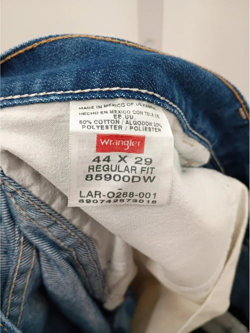 Wrangler Jeans Mens Size 44x29 Blue Denim Straight Fit Outdoor Work Wear Casual
